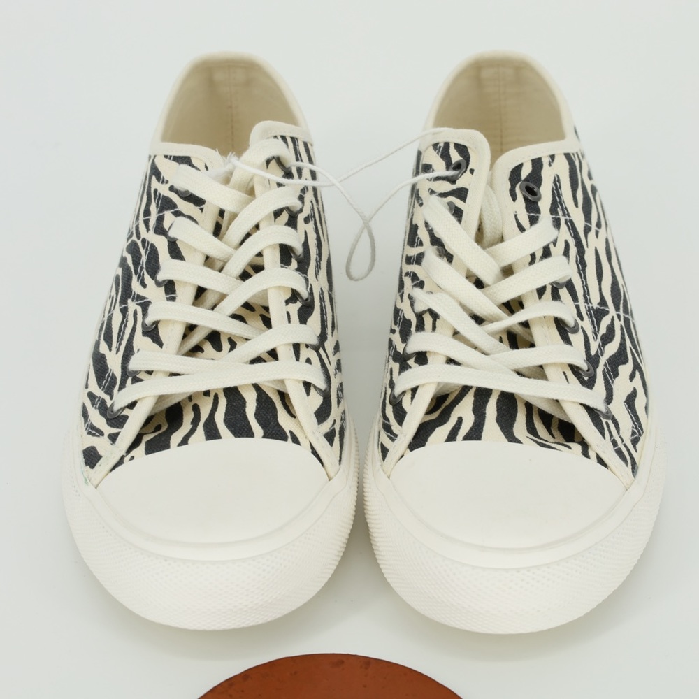 American Eagle Zebra Print Canvas Low Top Sneakers Lace Up Shoes Size 9 NWOB
